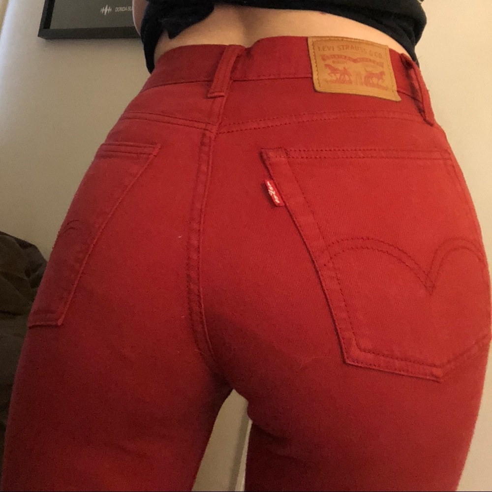 Levi’s red wedgie fit size 24